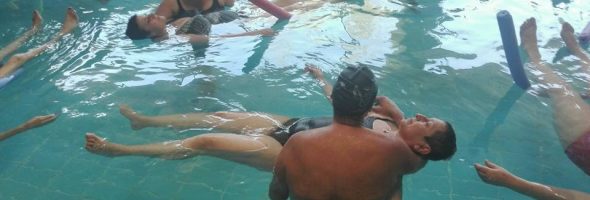 Tabla de ejercicios de espalda para realizar en piscina